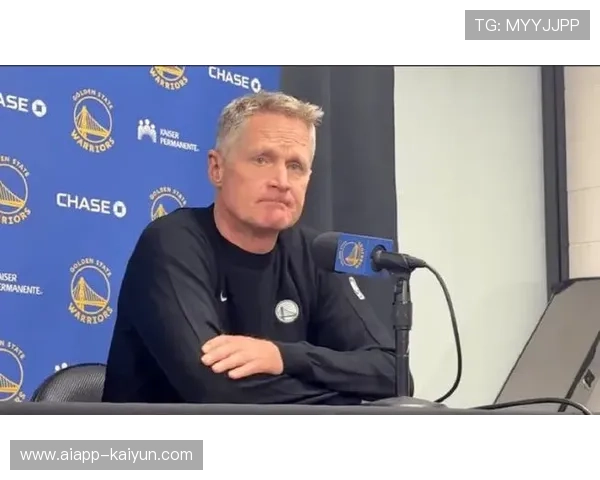 NBA赛场现趣味一幕,科尔新闻发布会修剪指甲显轻松 NBA赛场现趣味一幕,科尔新闻发布会修剪指甲显轻松