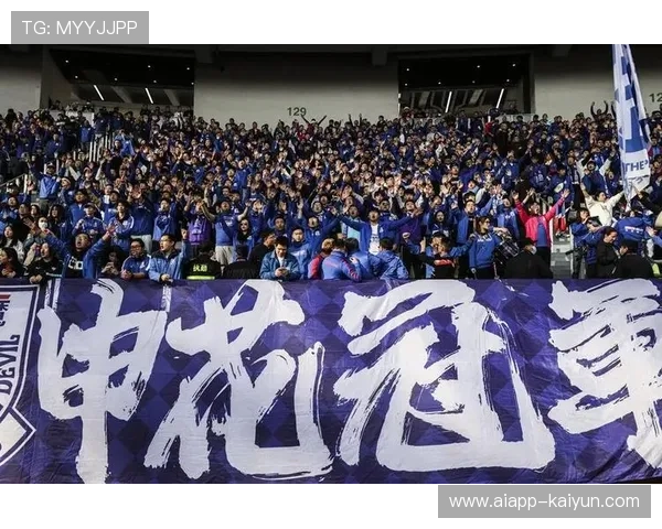 上海德比超6万球迷观战,海港客场取胜缩小积分差距 上海德比超6万球迷观战,海港客场取胜缩小积分差距